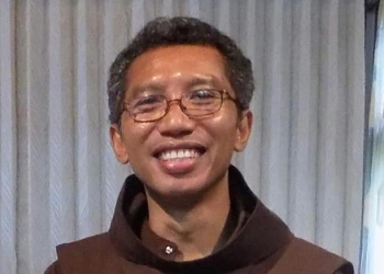 Tuhan Yang Bangkit: Yang Terluka Yang Menyembuhkan